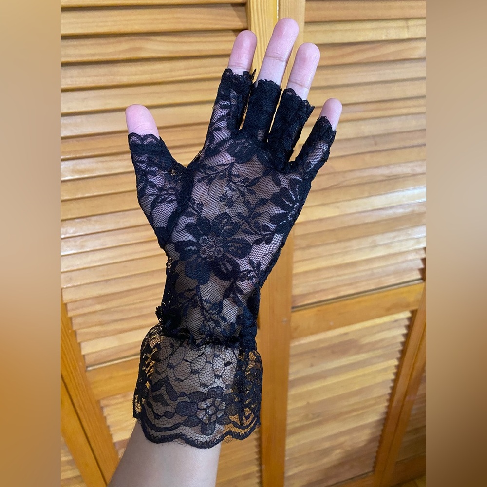 2. Fancy black gloves
